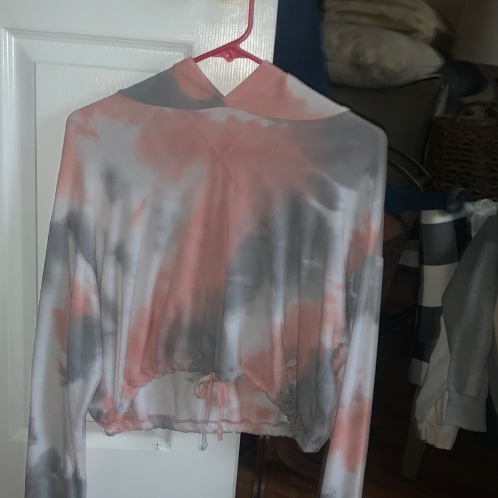 Boutique cropped pull over